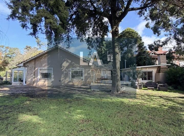 Casa · 174m² · 5 Ambientes · 2 Cocheras