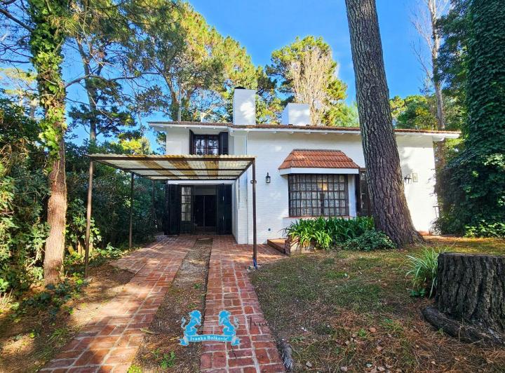 Casa · 123m² · 5 Ambientes · 1 Cochera