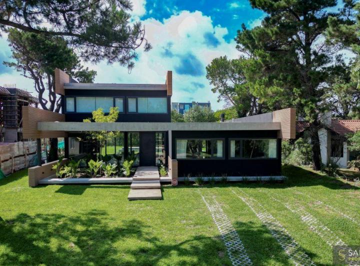 Casa · 1049m² · 5 Ambientes
