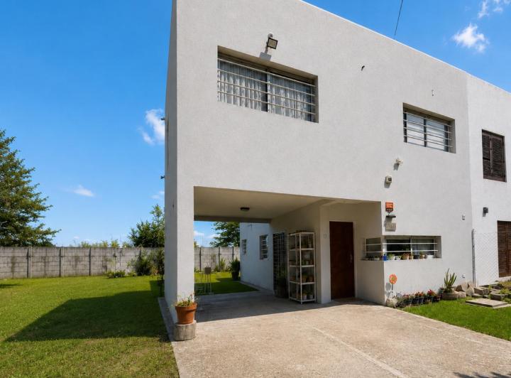 Casa · 300m² · 4 Ambientes · 5 Cocheras