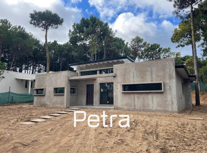 Casa · 160m² · 4 Ambientes · 2 Cocheras