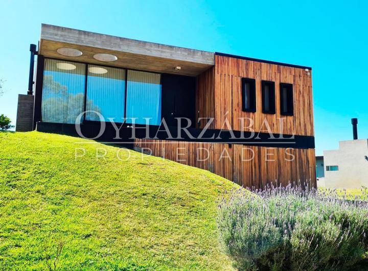 Casa · 250m² · 5 Ambientes