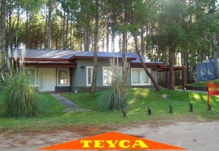Casa · 224m² · 4 Ambientes · 1 Cochera