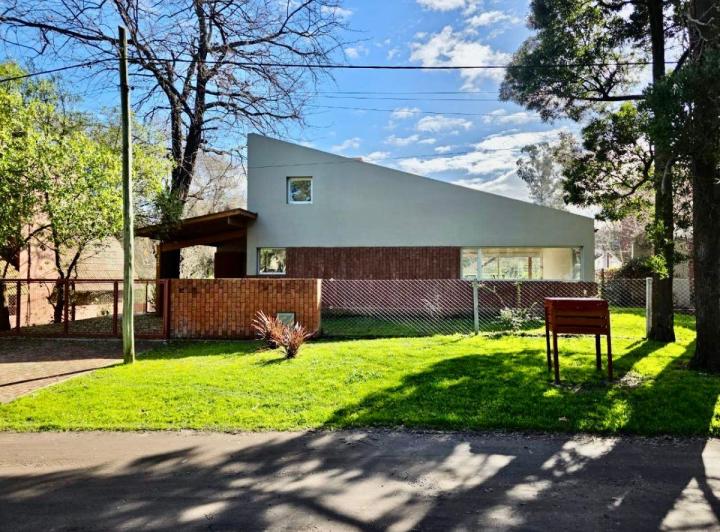 Casa · 192m² · 4 Ambientes · 2 Cocheras