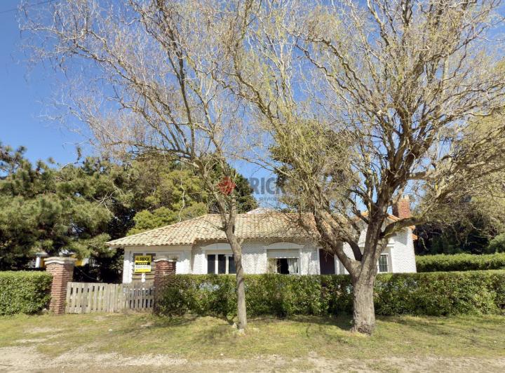Casa · 102m² · 5 Ambientes · 1 Cochera