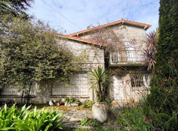 Casa · 322m² · 7 Ambientes · 1 Cochera