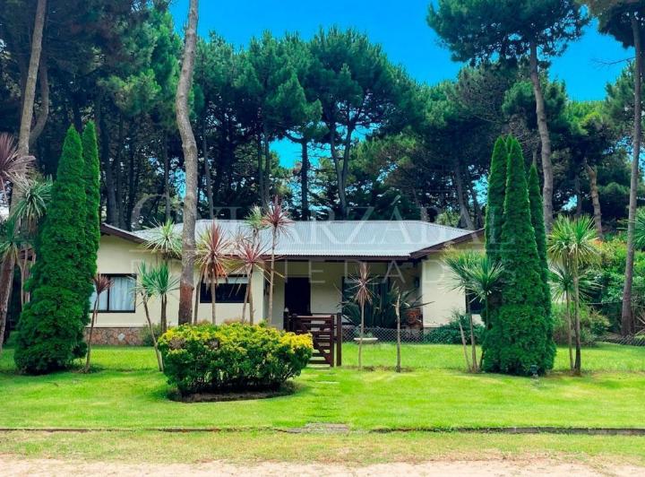 Casa · 200m² · 4 Ambientes · 1 Cochera