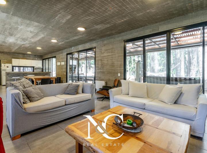 Casa · 200m² · 4 Ambientes · 1 Cochera
