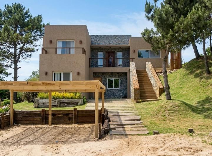 Casa · 206m² · 5 Ambientes · 4 Cocheras