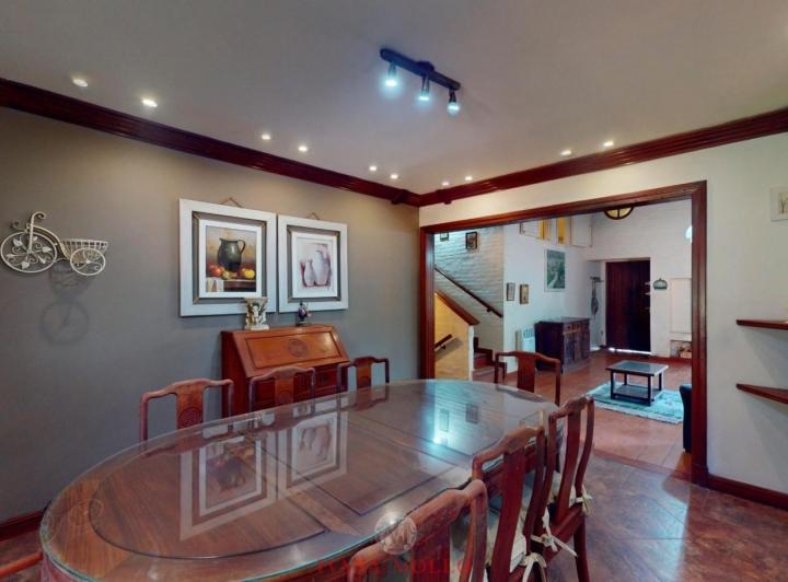 Casa · 226m² · 5 Ambientes · 1 Cochera