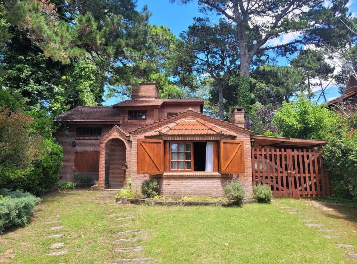 Casa · 150m² · 4 Dormitorios · 1 Cochera