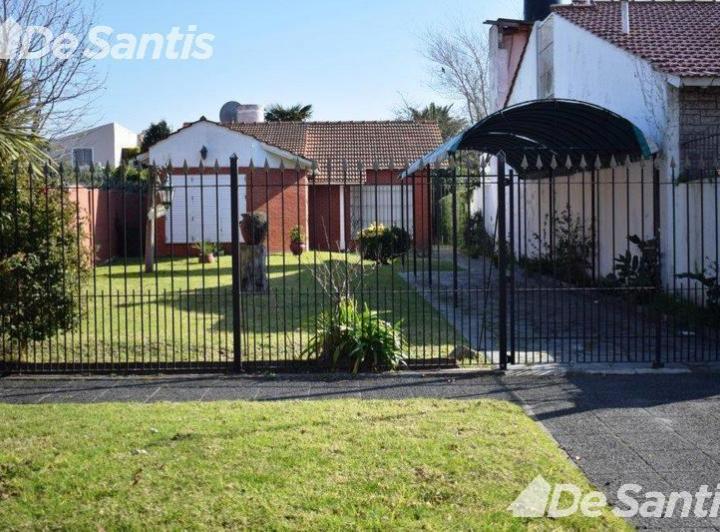 Casa · 76m² · 4 Ambientes · 1 Cochera