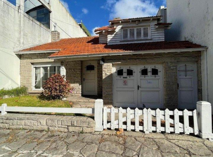 Casa · 200m² · 7 Ambientes · 1 Cochera