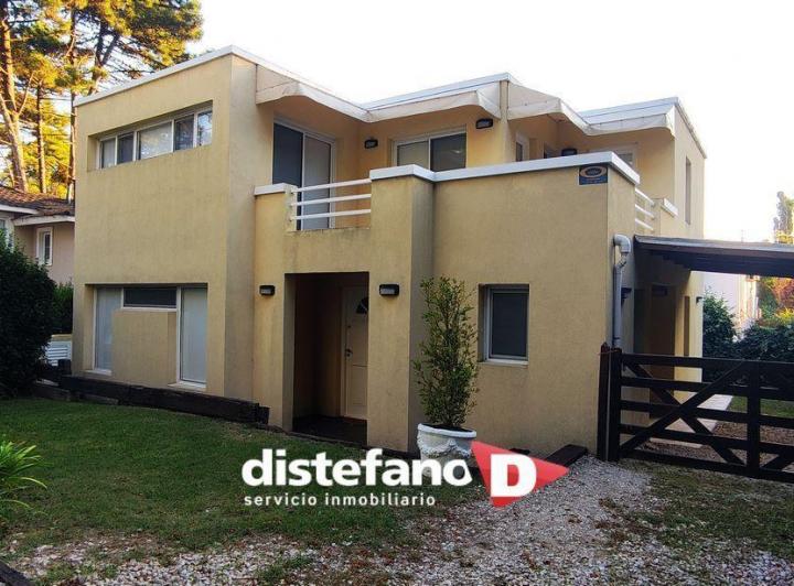 Casa · 143m² · 5 Ambientes · 1 Cochera