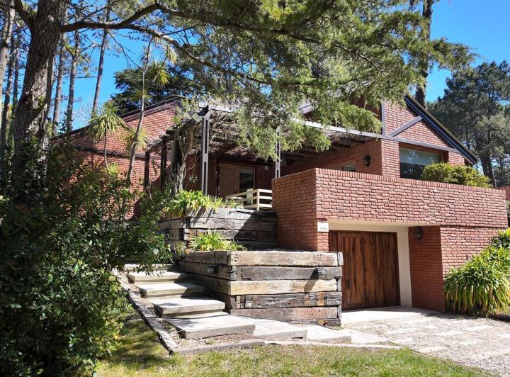 Casa · 195m² · 5 Ambientes · 1 Cochera