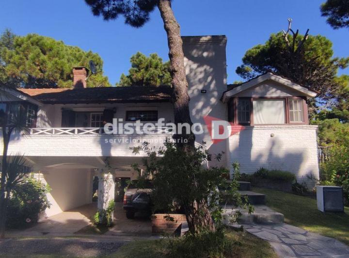 Casa · 189m² · 5 Ambientes · 2 Cocheras