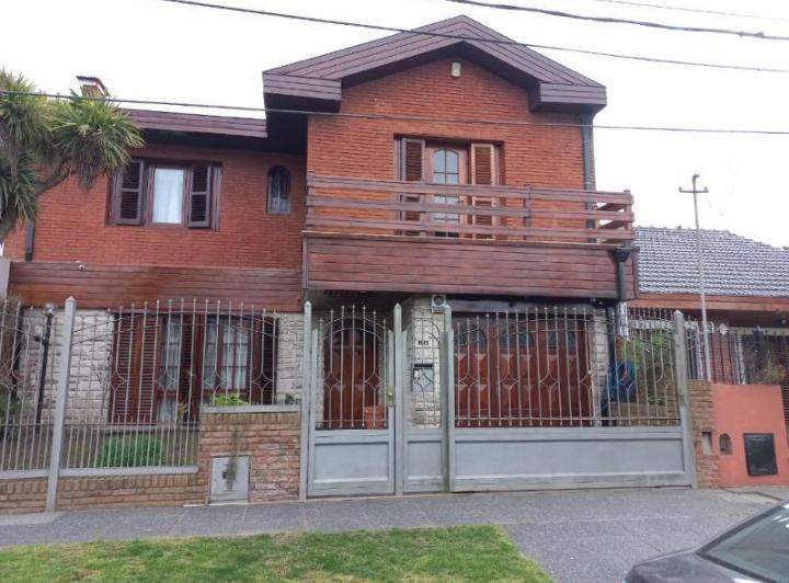 Casa · 248m² · 4 Ambientes · 1 Cochera