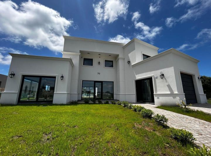 Casa · 190m² · 5 Ambientes · 1 Cochera