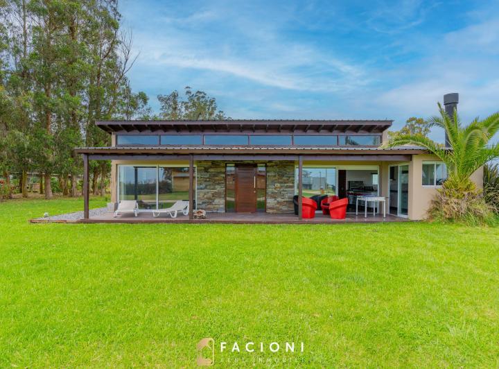 Casa · 144m² · 2 Ambientes · 1 Cochera