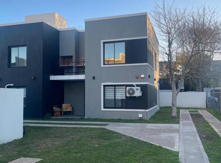 Casa · 90m² · 4 Ambientes · 1 Cochera