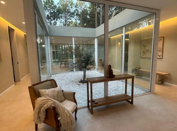 Casa · 197m² · 5 Ambientes · 4 Cocheras