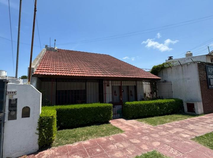 Casa · 300m² · 4 Ambientes · 7 Cocheras