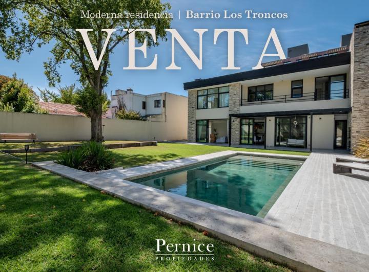 Casa · 360m² · 4 Ambientes · 8 Cocheras