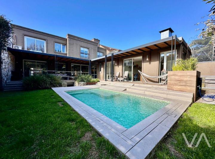 Casa · 430m² · 6 Ambientes · 2 Cocheras