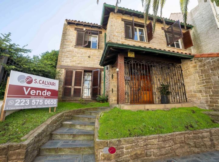 Casa · 290m² · 4 Ambientes · 1 Cochera