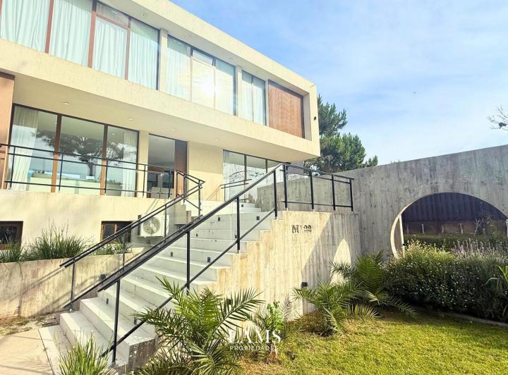 Casa · 374m² · 7 Ambientes
