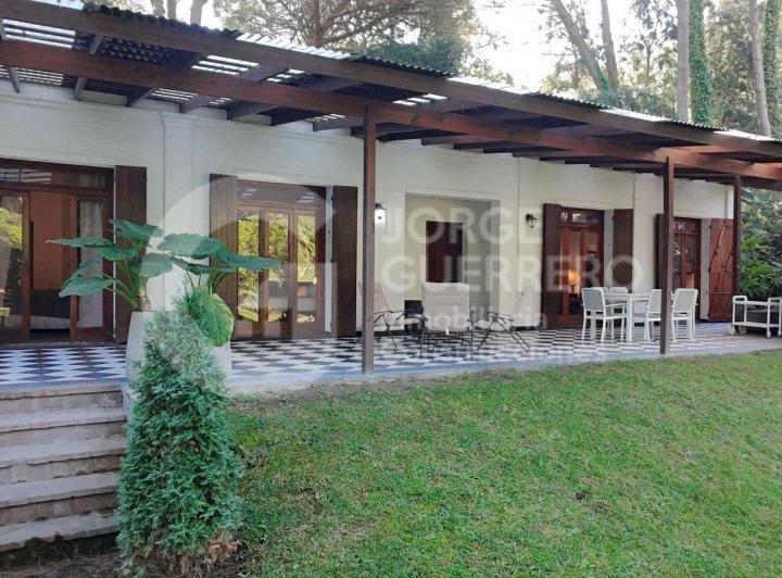 Casa · 204m² · 4 Ambientes · 1 Cochera