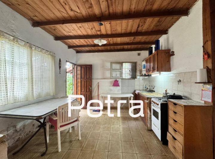 Casa · 230m² · 3 Ambientes · 1 Cochera