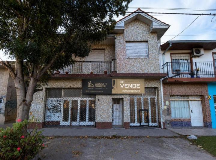 Casa · 230m² · 3 Ambientes · 1 Cochera