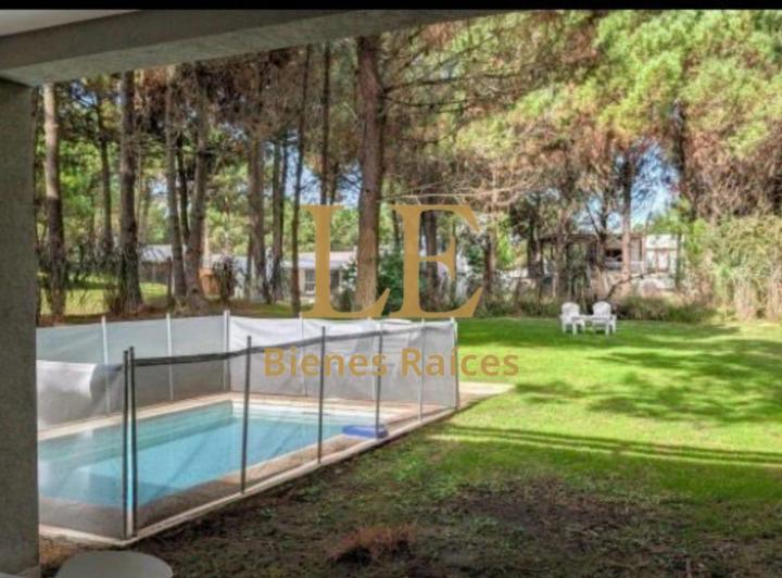 Casa · 250m² · 6 Ambientes · 3 Cocheras