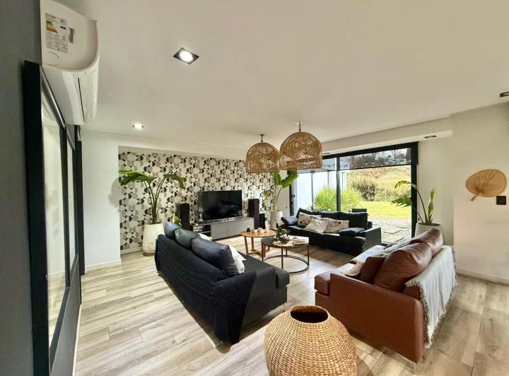 Casa · 1000m² · 4 Ambientes · 1 Cochera