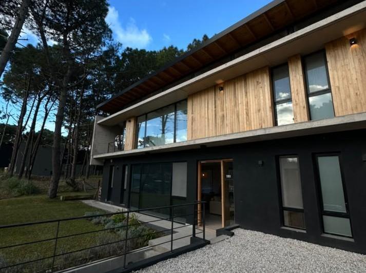 Casa · 205m² · 5 Ambientes · 1 Cochera