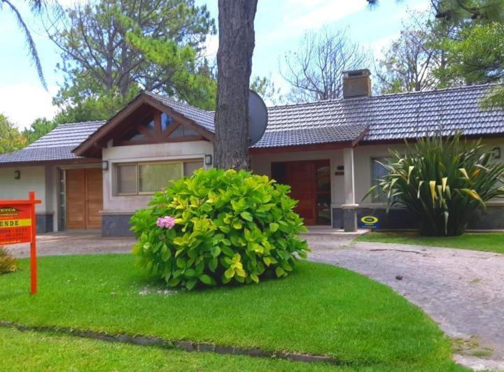 Casa · 230m² · 5 Ambientes · 1 Cochera