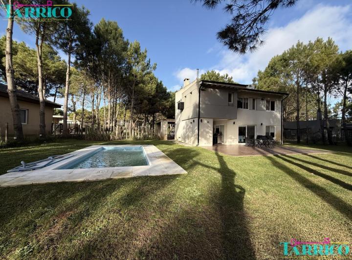 Casa · 200m² · 7 Ambientes · 2 Cocheras