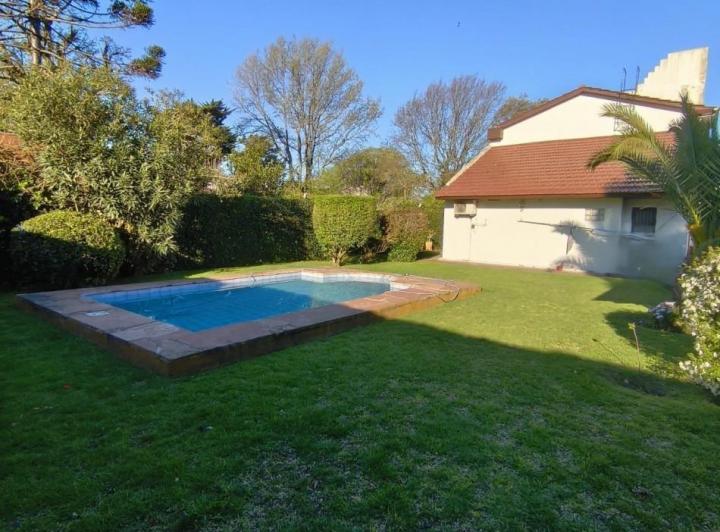 Casa · 306m² · 5 Ambientes · 2 Cocheras