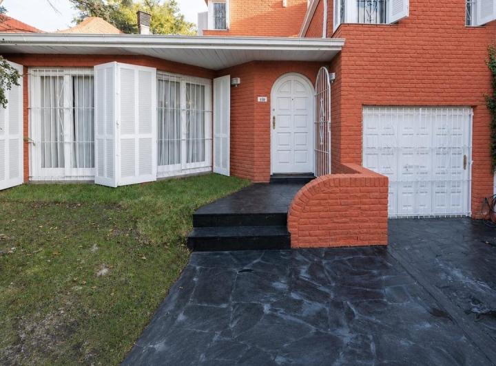 Casa · 180m² · 6 Ambientes · 2 Cocheras