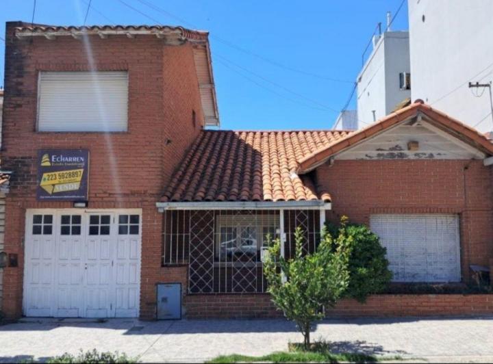 Casa · 200m² · 8 Ambientes · 1 Cochera