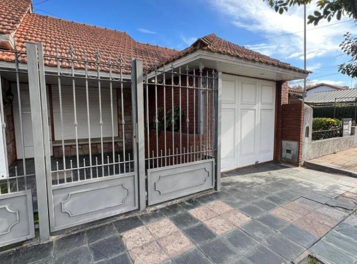 Casa · 129m² · 3 Ambientes · 1 Cochera