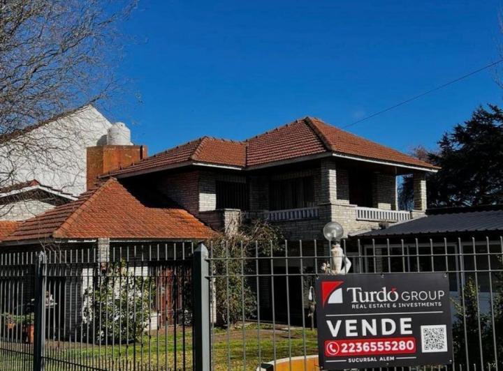 Casa · 200m² · 7 Ambientes · 2 Cocheras