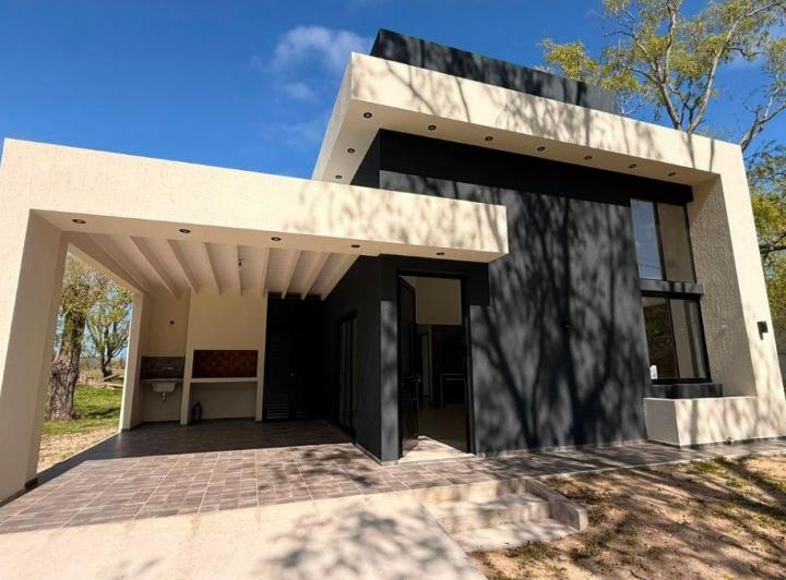 Casa · 98m² · 3 Ambientes · 1 Cochera