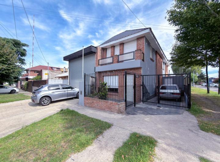 Casa · 192m² · 4 Ambientes · 3 Cocheras