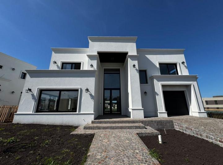 Casa · 324m² · 4 Ambientes · 1 Cochera