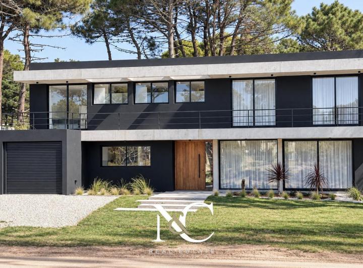 Casa · 276m² · 5 Ambientes · 1 Cochera