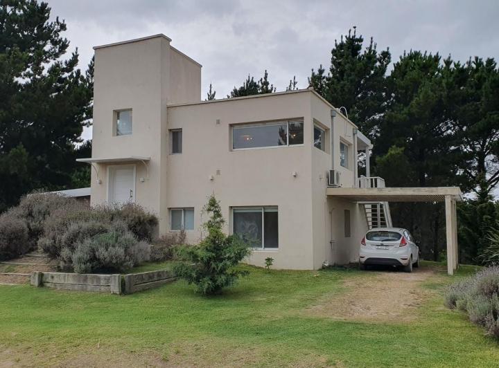 Casa · 240m² · 5 Ambientes