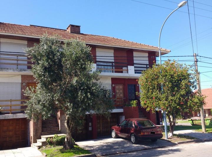 Casa · 97m² · 2 Dormitorios · 2 Cocheras