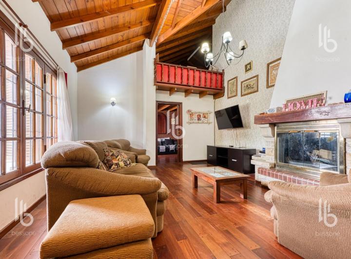 Casa · 180m² · 4 Ambientes · 2 Cocheras